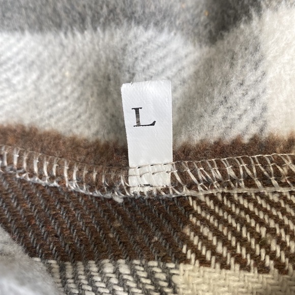 Shacket - Picture 4 of 4